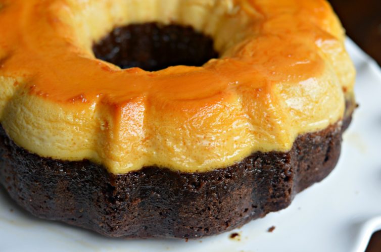 Chocoflan, la fusión de sabores de un bizcochuelo y flan que no te podés perder