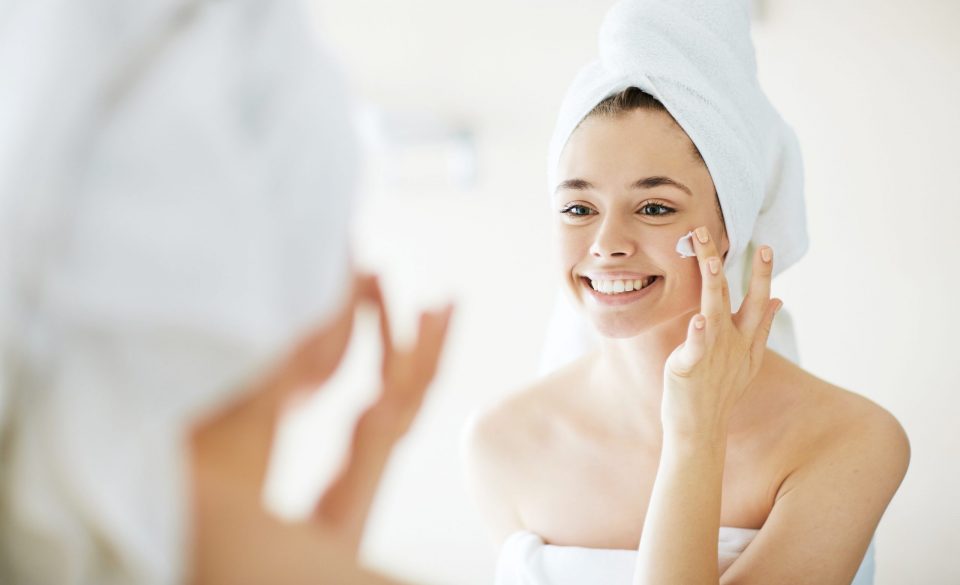 5 técnicas de maquillaje que te rejuvenecen la piel (al instante)
