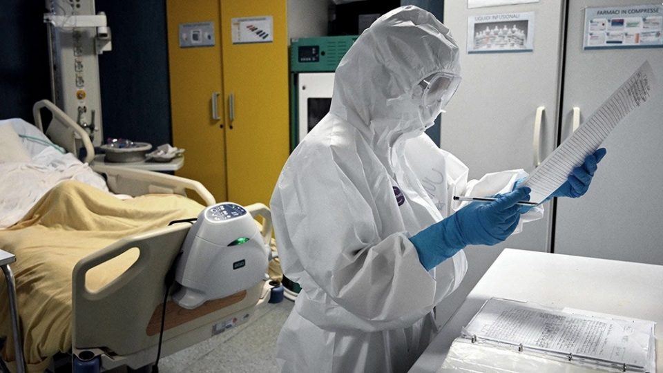 Un estudio afirma que los jóvenes tienen más chances de infectarse coronavirus, pero menos riesgo de morir