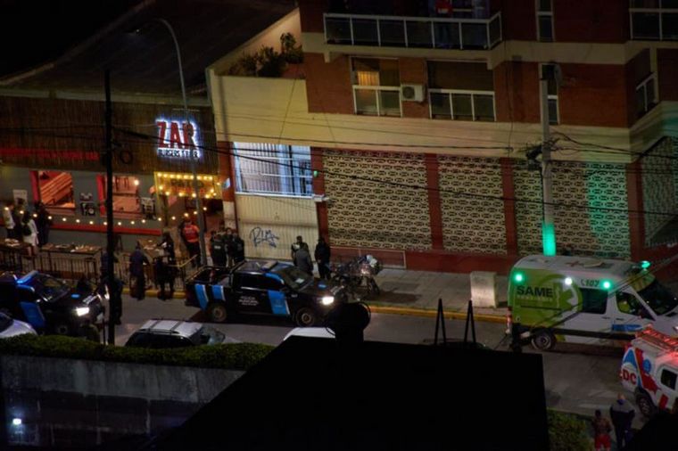 Murió una joven de 18 años en una cervecería: explotó el centro de mesa