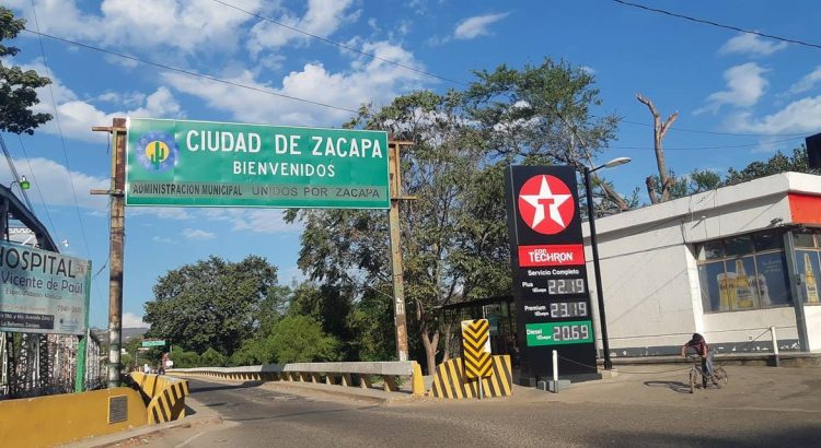 Le arrebataron a su hijo y lo dejaron en las vías del tren