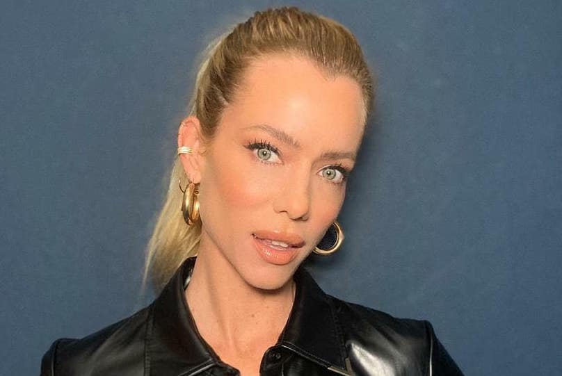Desde la cama, Nicole Neumann mostró un body muy veraniego (y cavado)