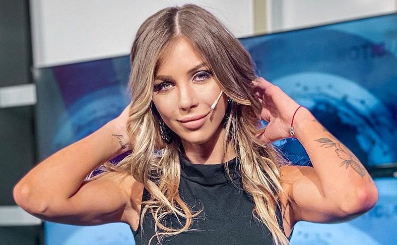 De espaldas (y ajustadísima), Romina Malaspina enamoró con un increíble mono negro