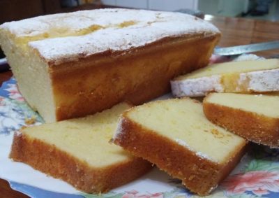 Budín (esponjoso) de leche condensada y limón: dos ingredientes para un placer supremo