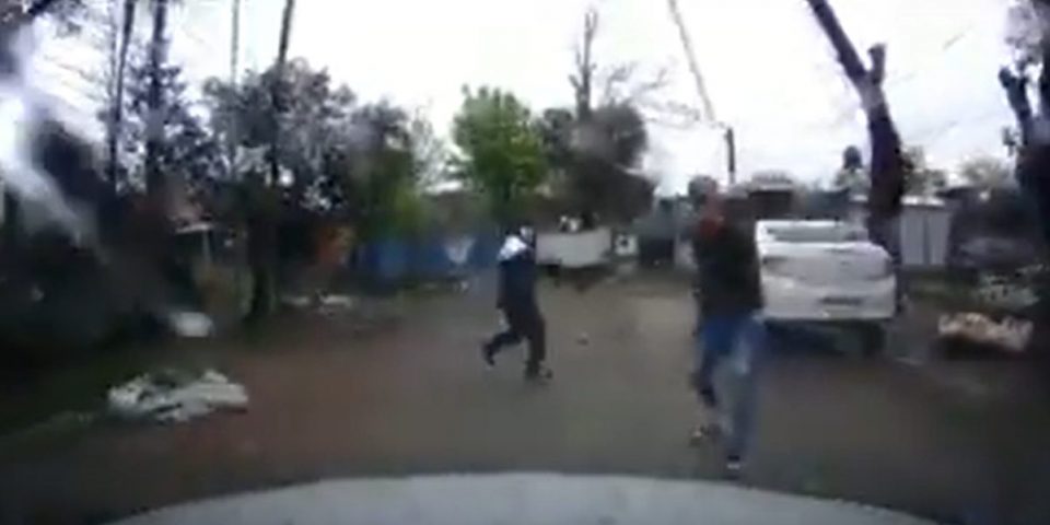 Video | Grabó su propio robo con una cámara que tenía en el auto