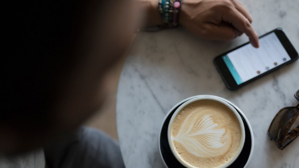 Té, café o chocolate caliente: el test psicológico que revela tu nivel de curiosidad