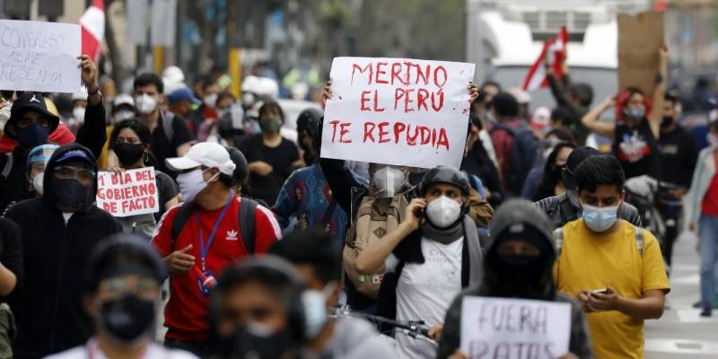 Crisis en Perú: dos fallecidos y más de 100 heridos durante una protesta contra el presidente Manuel Merino