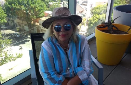 “Pre cárcel”, con unas irónicas fotos Elisa Carrió se burló del pedido de indagatoria