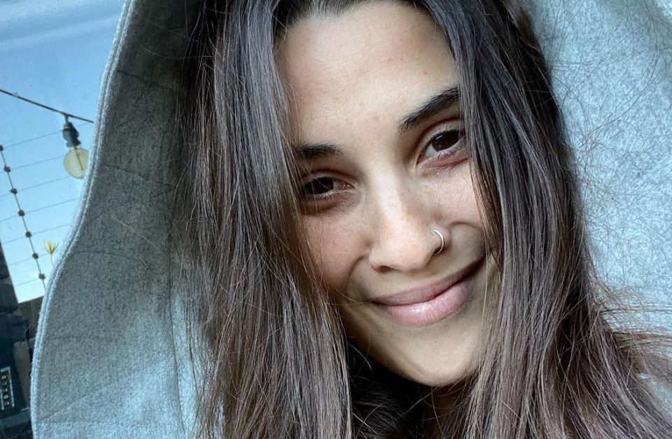 En la cama y en ropa interior, Ivana Nadal sostuvo la mirada a pura cumbia