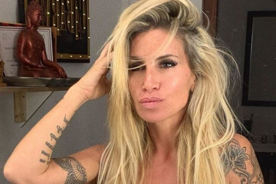 Con una bikini llena de flores (reales) Florencia Peña celebró su cumpleaños: “Feliz cumple a mí”