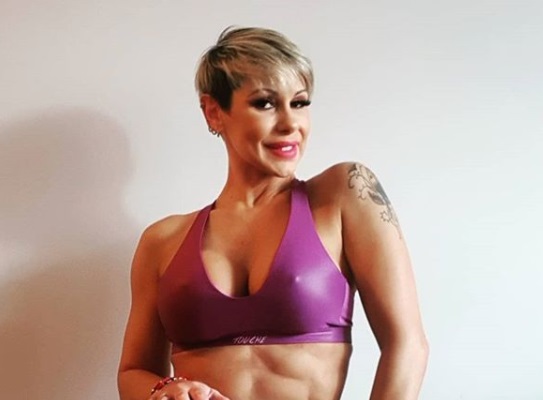 Con pronunciado escote, Mónica Farro compartió un video con filtro