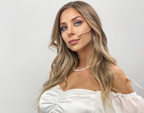 Con su gata y vestida de cuero: Romina Malaspina posó para su seguidores