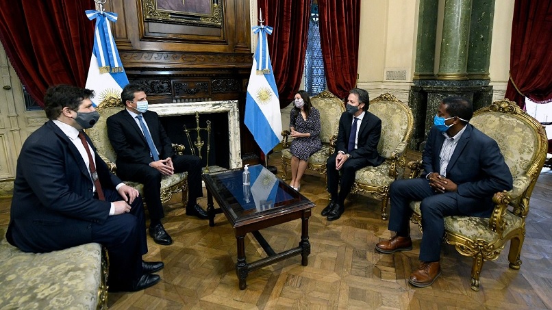 Un miembro del FMI que se reunió con Martín Guzmán y Sergio Massa dio positivo de Covid-19