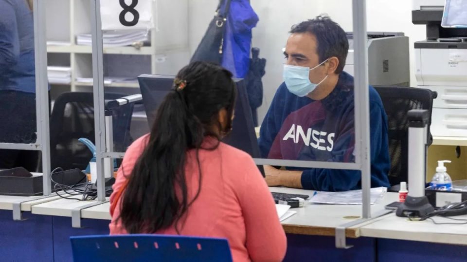 ANSES: cuáles son los nuevos requisitos para acceder a la AUH