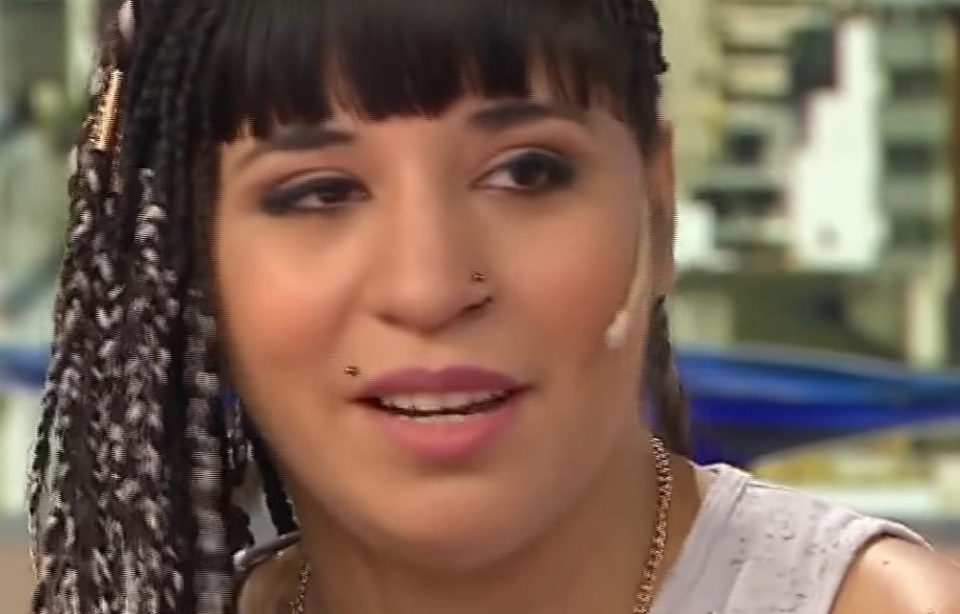 Rocío Quiroz relató el incidente que tuvo con una fan: “Me mordió un dedo y me dejó la marca”