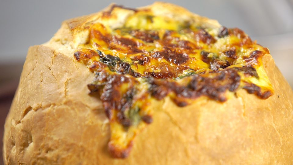Pan relleno con carne y en sartén: la opción ideal para salir del apuro (y chuparte los dedos)
