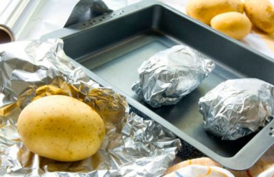 Papas al plomo a las brasas: la guarnición perfecta para un asado glorioso