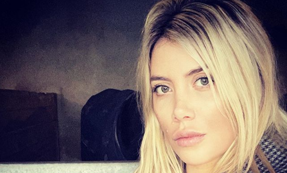 En colaless y al borde de la pileta, Wanda Nara permanece “aislada en casa”