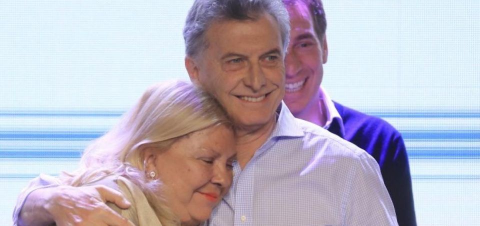 “Persiguen a opositores”, Mauricio Macri defendió a Elisa Carrió tras el pedido de indagatoria