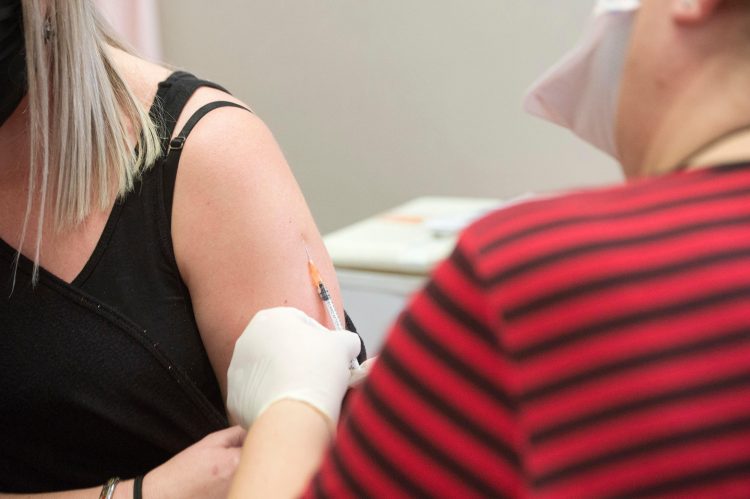 Tres preguntas sobre las vacunas que están a punto de cambiar la cara de la pandemia