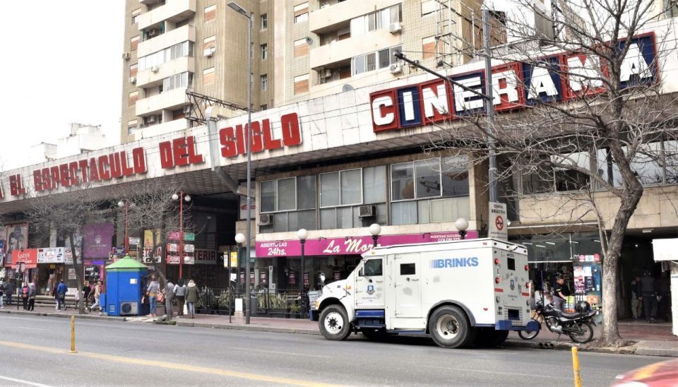 Sagristani | Cierra Cinerama, se apaga la época luminosa de los cines en Córdoba