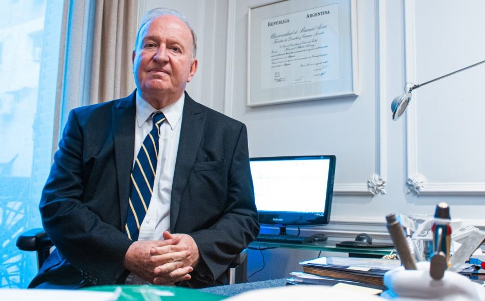 Daniel Sabsay: “Alberto Fernández hace un rol payasesco”