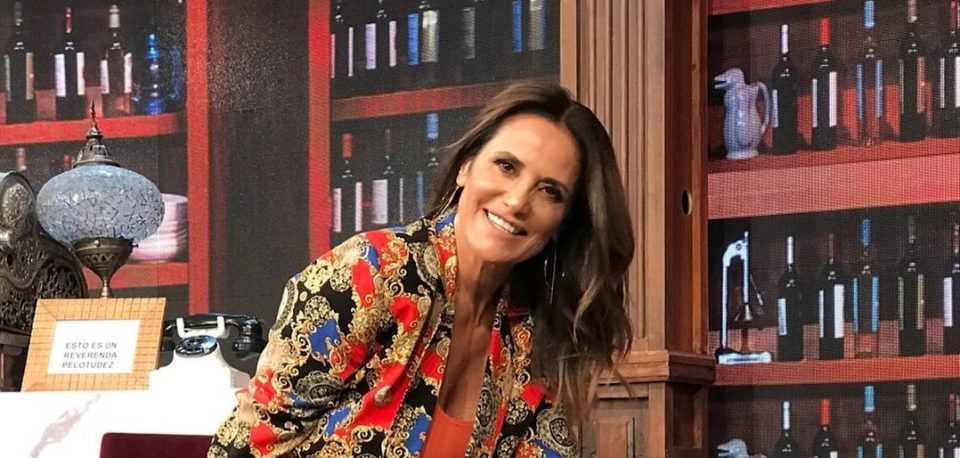 María Fernanda Callejón se lució con un vestido que mostró más de lo que aparentó: “Modo TV”