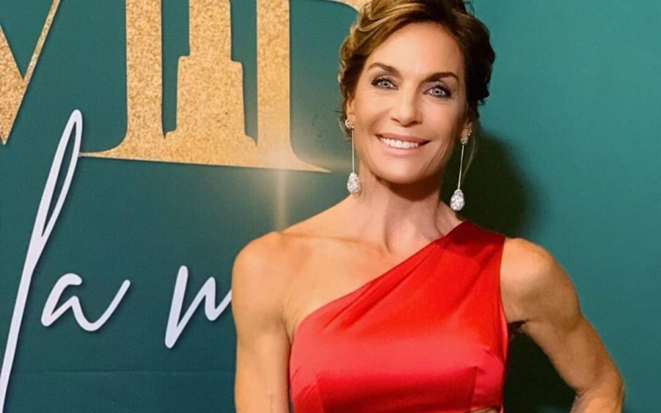 En bikini y al sol, Paula Trapani mostró sus abdominales marcados a fuego