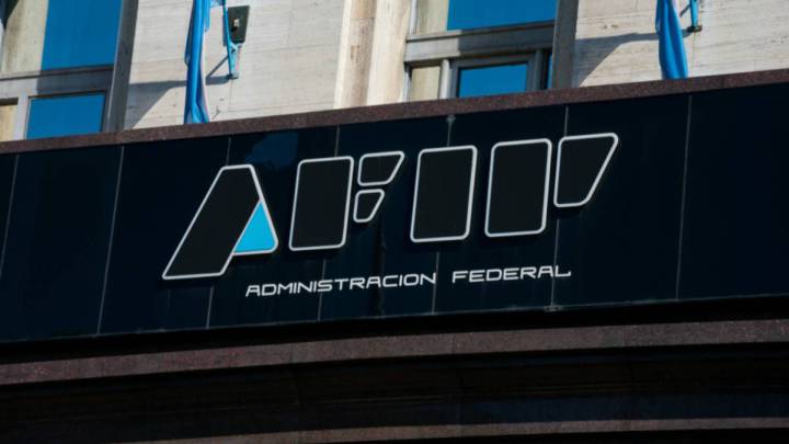 AFIP: subastarán elementos de alta gama como plumas y maletines