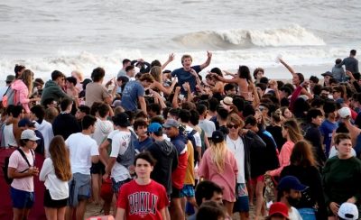 Agredieron a un camarógrafo en Pinamar en medio de incidentes por una fiesta en la playa