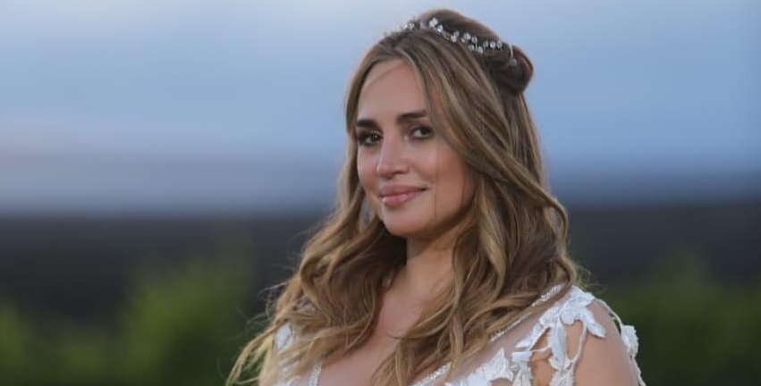 Belén Francese posó en bikini y mostró su panza de embarazada con una reflexión: “Adentro y Afuera”