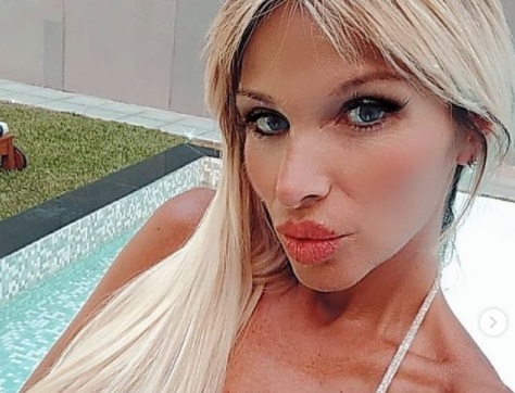 Arrodillada y en colaless, Cecilia Oviedo pudo más que el sol: “Que la cuenten como quieran”