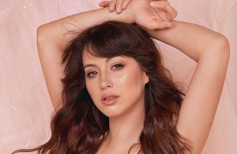 Flor Vigna incendió Brasil con su (diminuta) bikini rojo pasión