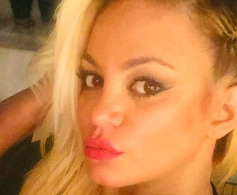 Acostada y con un vestido ínfimo, María Eugenia Ritó le pegó donde más duele al verano