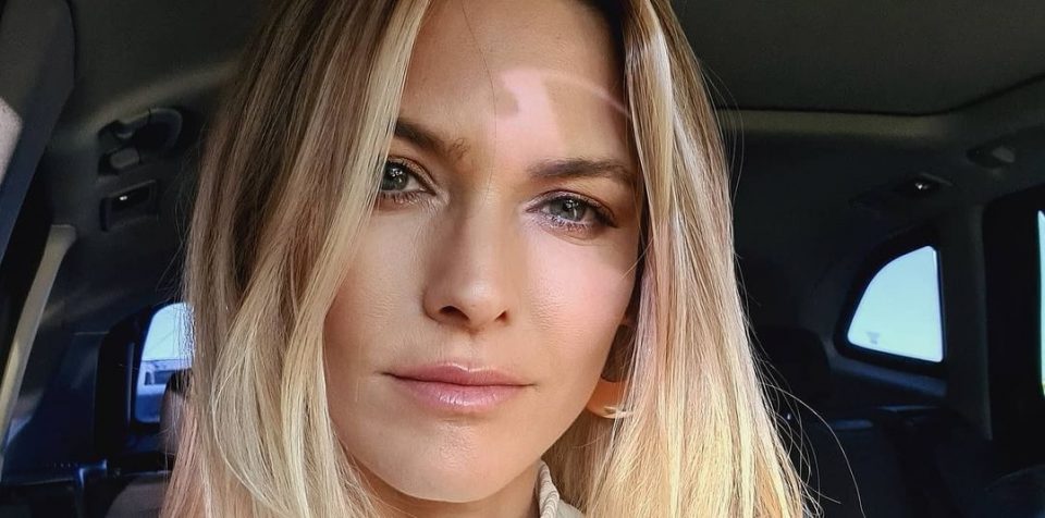 Boca abajo y en microbikini, Pía Slapka respiró verano: “Me hace tan bien”