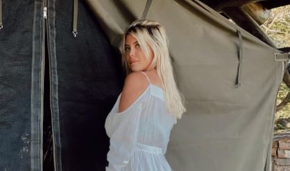 Escotada y en primer plano, Wanda Nara mostró más de lo que ocultó