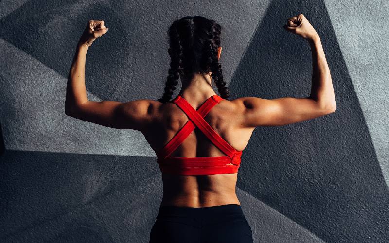 7 peinados prácticos y glamurosos para hacer ejercicio (y no despeinarte) este verano