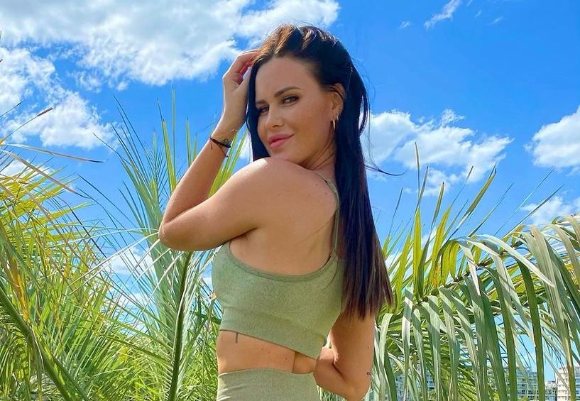 Desde la ducha, Natalie Weber sedujo con una bikini multicolor: “Relax”