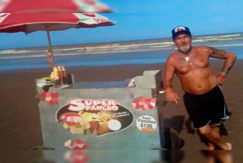 El “Mono” de Kapanga vende panchos en la costa (un campeón)