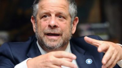 Adolfo Rubinstein aseguró que los “vacunados VIP” deberán darse la segunda dosis