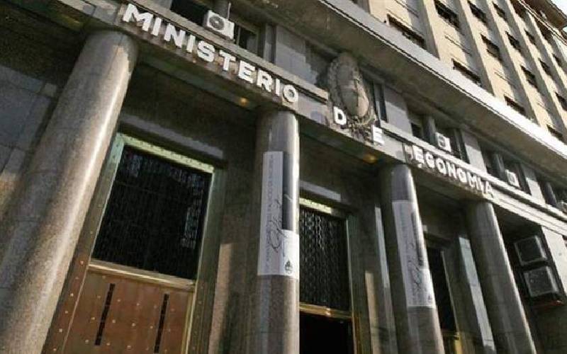 El Gobierno aumentó el presupuesto 2021 en  millones y se prevé déficit fiscal