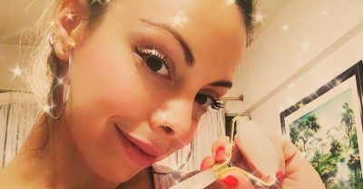 Entre piedras y radiante como el sol, Gisela Bernal posó con un atuendo espléndido