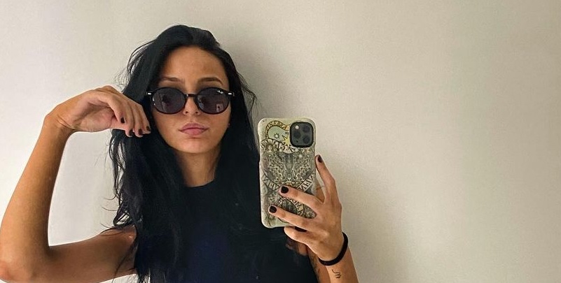 Juanita Tinelli culminó la semana con una producción casera al límite en calzas y bikini