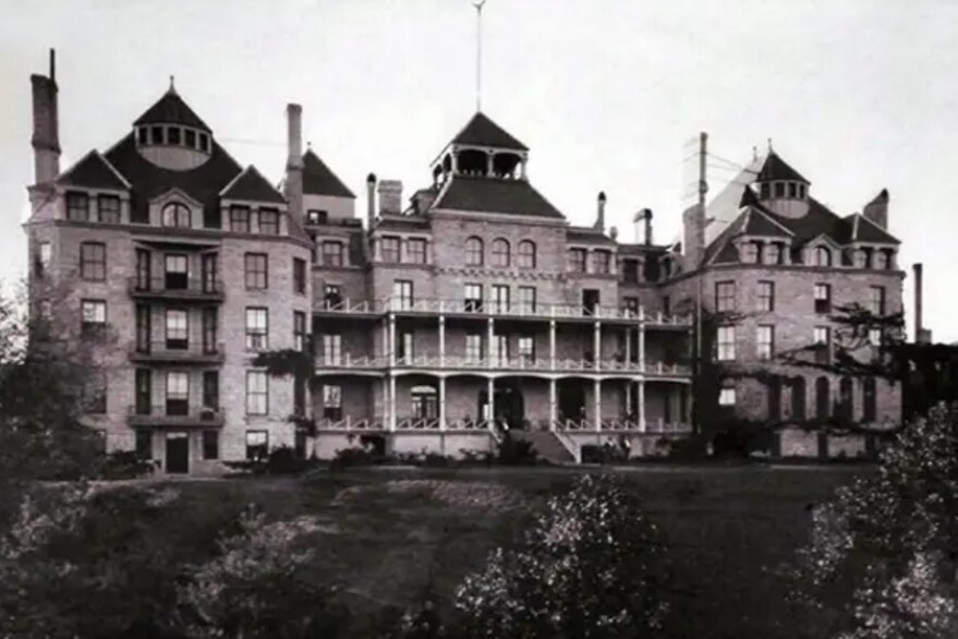 La historia del hotel Crescent, el “más embrujado” de Estados Unidos