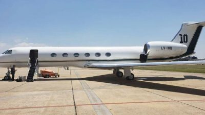 Cómo es el excéntrico avión de Lionel Messi en el que Alberto Fernández viajó a México