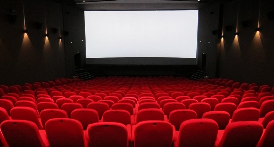 Los cines podrían volver “antes de fin de mes”