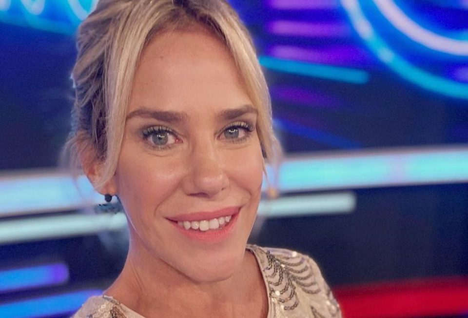 Marcela Baños despertó suspiros con un vestido azul (escotadísimo)
