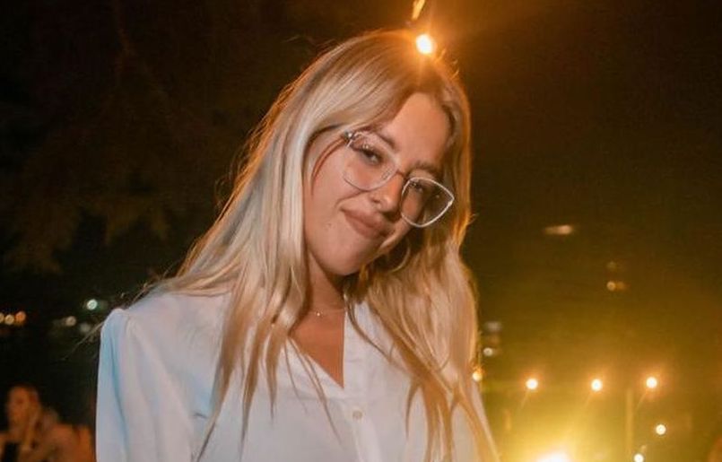 En bikini con “ventanita”, Nati Jota posó frente al espejo (y lo estalló)