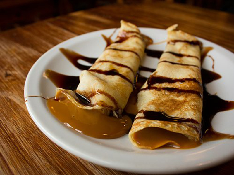 Panqueques de dulce de leche flambeados al whisky: un sabor único con un toque espirituoso