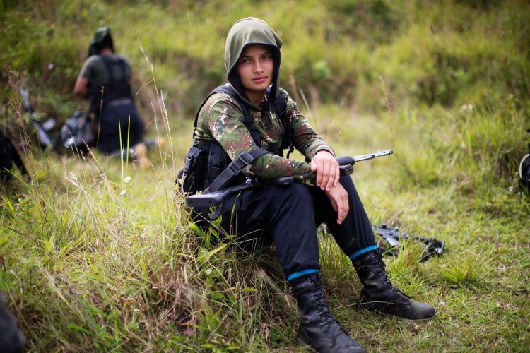 En Colombia, alrededor de 1800 ex guerrilleros de las Farc no han dejado las armas